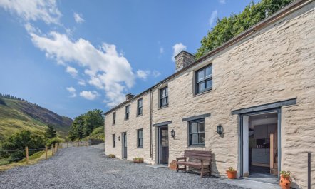 3 Bed in Abergynolwyn