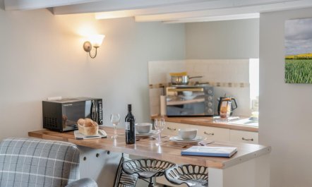 1 Bed in Middleton On The Wolds 9