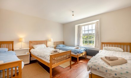 4 Bed in Horsehouse 9