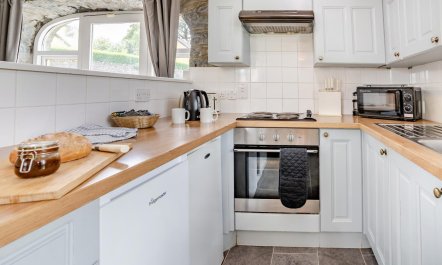 5 Bed in Dihewyd 8