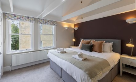 2 Bed in Bath 6