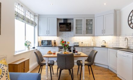 2 Bed in Bath