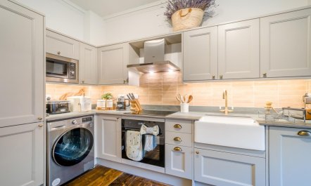 2 Bed in Bath 5