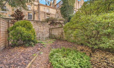 2 Bed in Bath 7