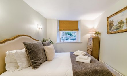 2 Bed in Bath 3