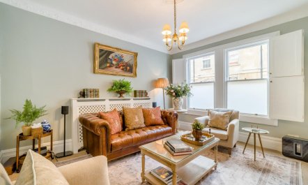 2 Bed in Bath 8