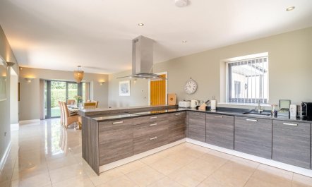 5 Bed in Catsash 9