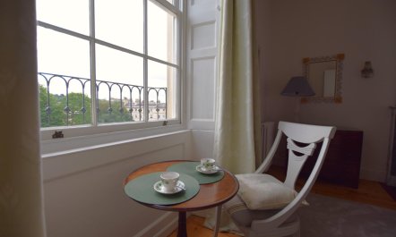 2 Bed in Bath 5