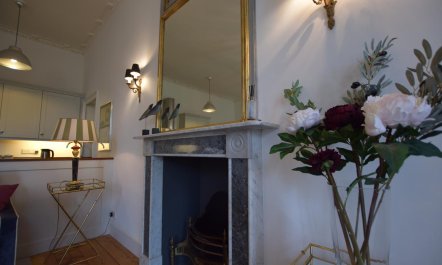 2 Bed in Bath 8