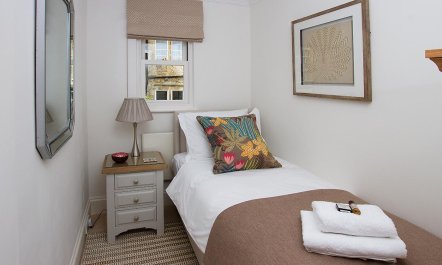 2 Bed in Bath 3