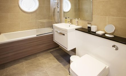 2 Bed in Bath 8