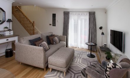 2 Bed in Bath 6