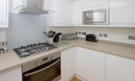 2 Bed in Bath 7