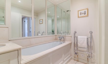 2 Bed in Bath 3