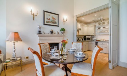 2 Bed in Bath 6