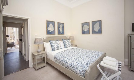 2 Bed in Bath 8