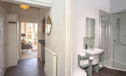 2 Bed in Bath 9