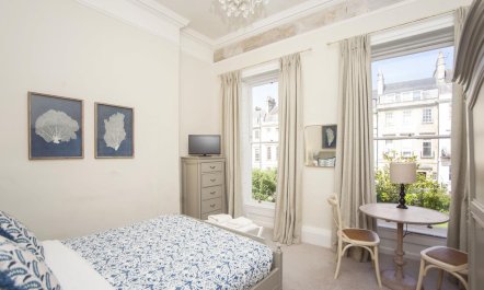2 Bed in Bath 7
