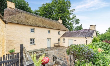4 Bed in Dihewyd