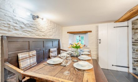 4 Bed in Dihewyd 7