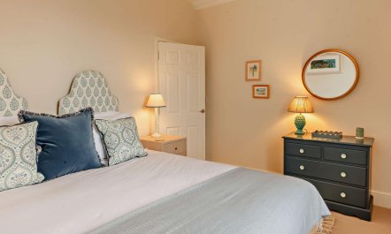2 Bed in Bath 4