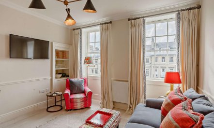 2 Bed in Bath 7