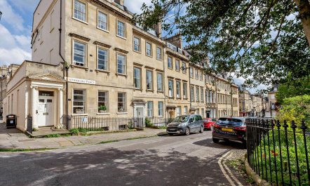 2 Bed in Bath 6