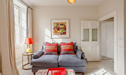 2 Bed in Bath 8