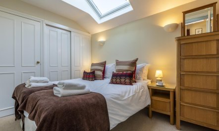 2 Bed in Bath 4