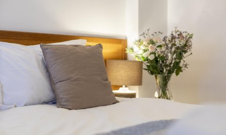 2 Bed in Bath 7