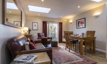 2 Bed in Bath 6