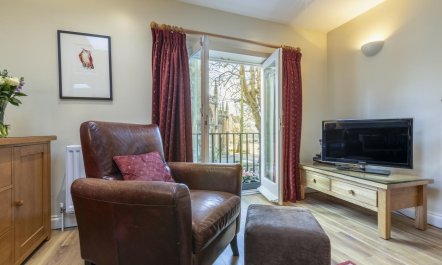 2 Bed in Bath 3