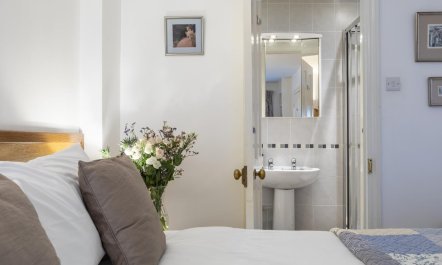 2 Bed in Bath 2