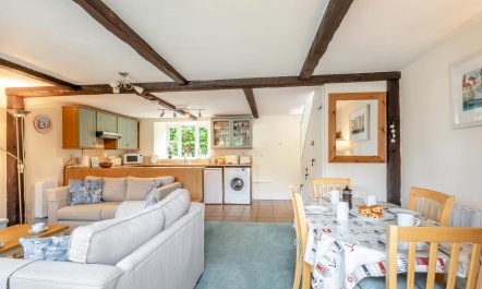 2 Bed in Lyme Regis 3