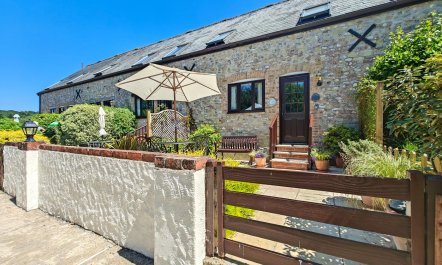 2 Bed in Lyme Regis 1