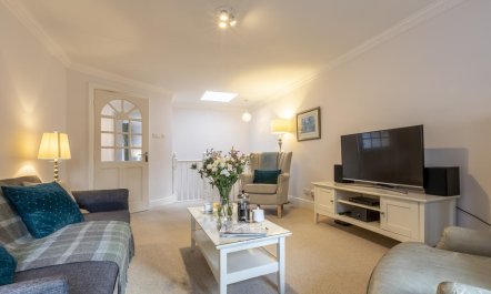 2 Bed in Bath 6