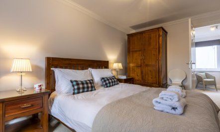 2 Bed in Bath 8