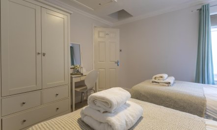 2 Bed in Bath 4
