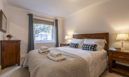 2 Bed in Bath 2