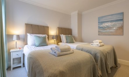 2 Bed in Bath 3
