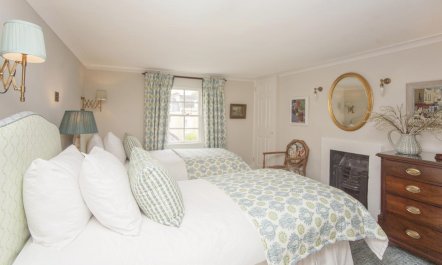 3 Bed in Bath 5