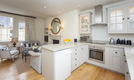 3 Bed in Bath 1