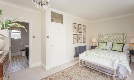 3 Bed in Bath 2