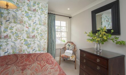 3 Bed in Bath 8