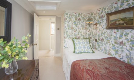 3 Bed in Bath 9