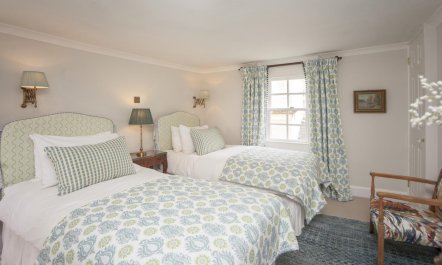 3 Bed in Bath 6