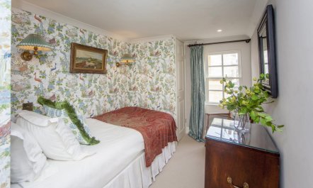 3 Bed in Bath 4
