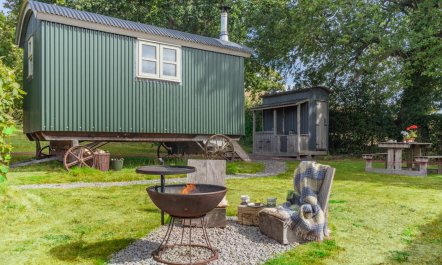 1 Bed in Trefeitha 2