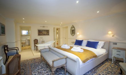 3 Bed in Bath 6