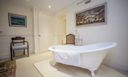 3 Bed in Bath 8